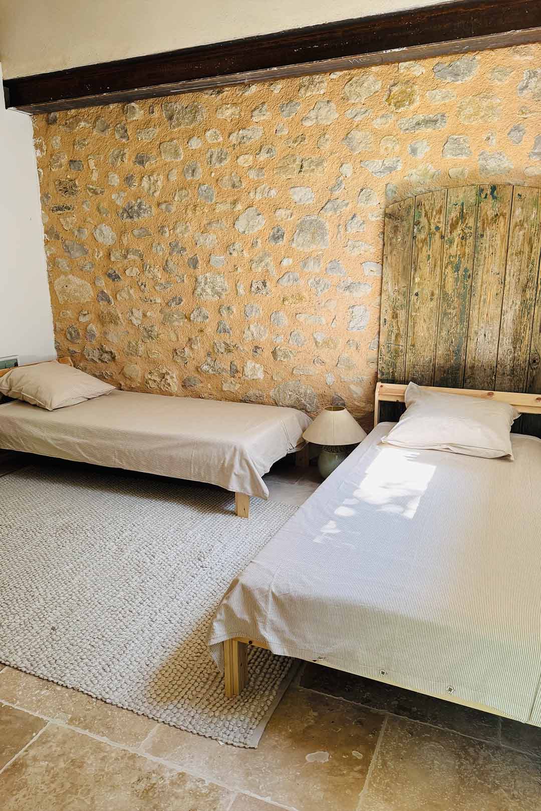 oustau-chapelle-et-cabanon-location-maussane-25